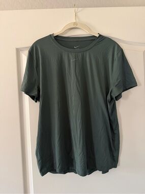Nike Women’s Short-Sleeve Crew Tee — Forest Green/ Gray color
